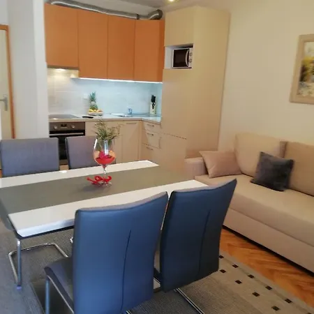 Mirjana Brostolade Apartamento *