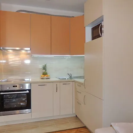 Mirjana Brostolade Apartamento *
