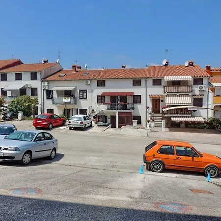 Apartamento Mirjana Brostolade
